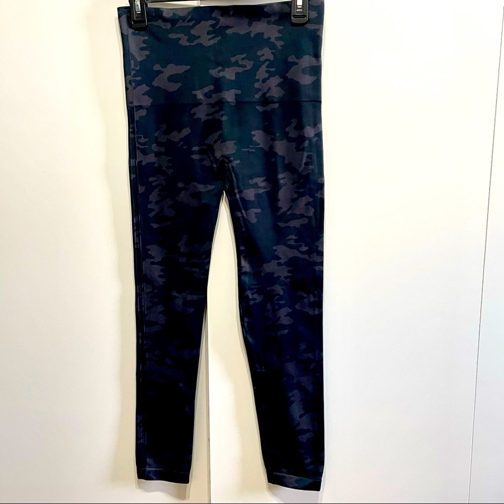 Spanx Look at Me Now Seamless leggings Black Camo XL